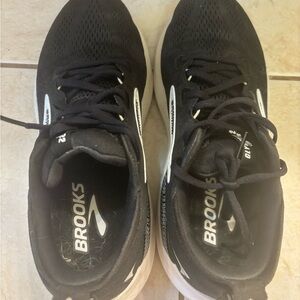 Brooks
glycerin 22 (latest model) 
10.5 WIDE